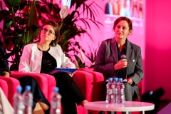 048